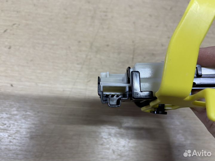 Замок лючка бензобака Toyota Camry 70