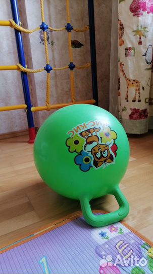 Гимнастический мяч попрыгун