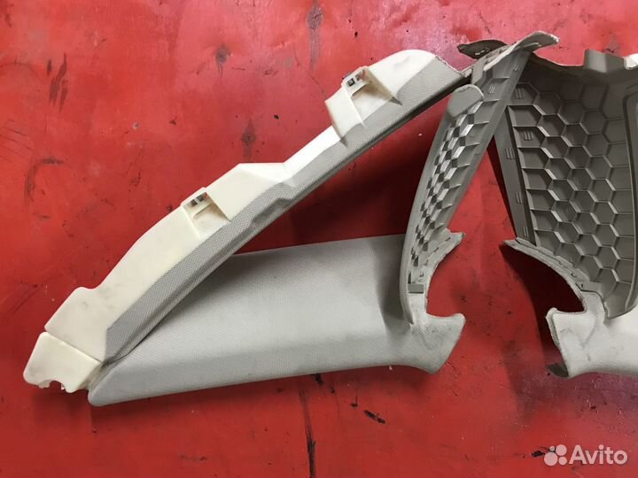 Накладка правая задней стойки Audi A4 B8