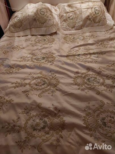 Роскошное покрывало с наволочками