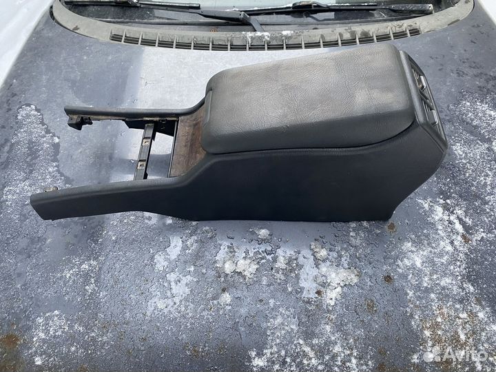 Подлокотник Mercedes Benz W210