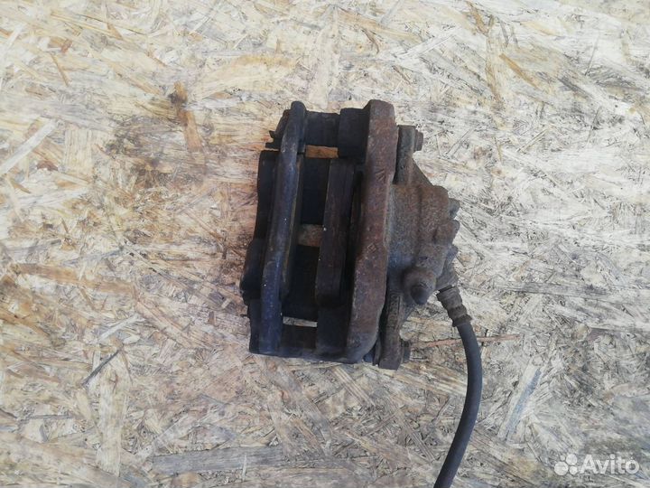 Суппорт тормозной передний правый Peugeot 2008