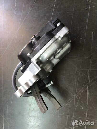 Актуатор переднего моста оригинал hilux
