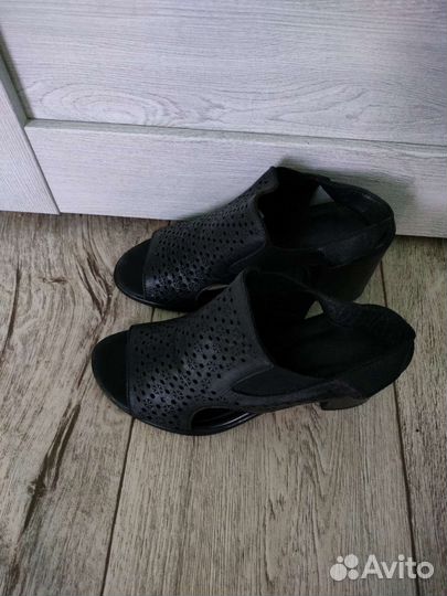 Босоножки натуральная кожа 36размер