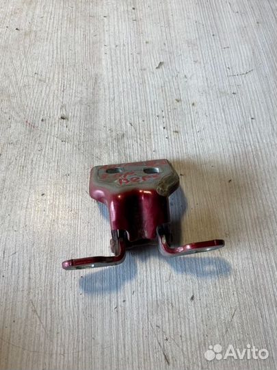 Петля двери Renault Logan K7M710