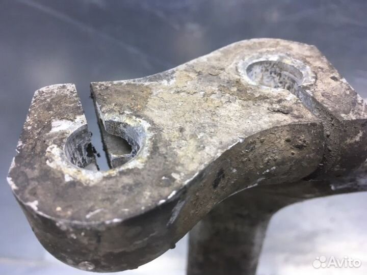 Кулак поворотный передний левый Audi A4 B6