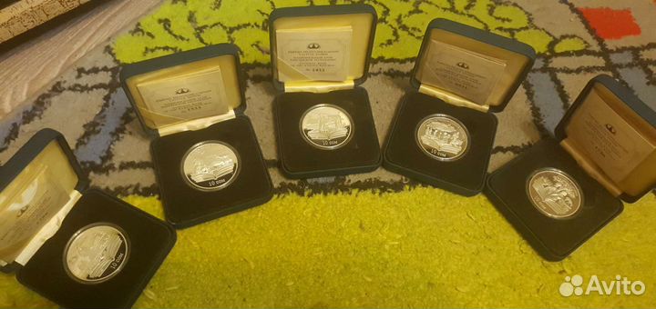 Коллекционные серебренные монеты Киргизии 10 сом