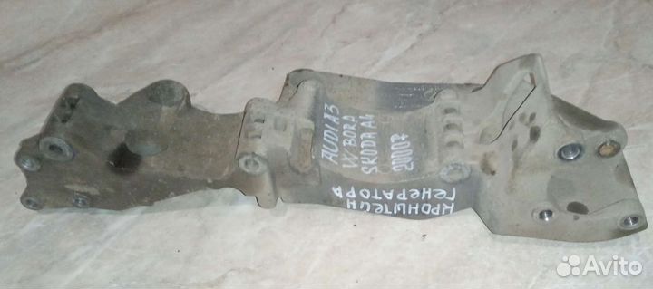 Кронштейн генератора Skoda Octavia Tour A4