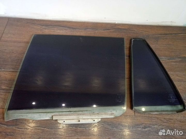 Стекла задней левой двери Toyota RAV4 2004