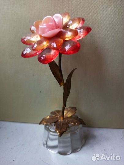 Цветы из стекла и пластика