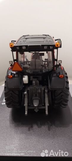 Трактор 1/32 Valtra universal hobbies