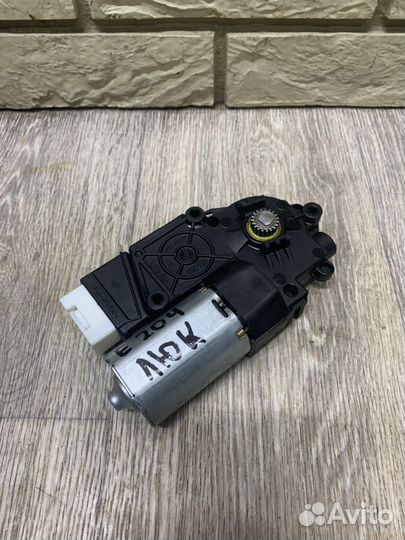 Mercedes C-class W204 Моторчик люка