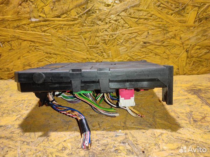 Блок предохранителей Peugeot Partner B9 DV6 2012