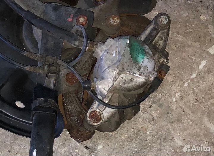 Суппорт тормозной передний Mercedes-Benz W211