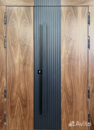 Парадная дверь для загородного дома