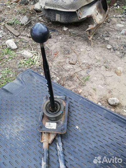 Кулиса рычаг переключения передач Мазда Демио 1