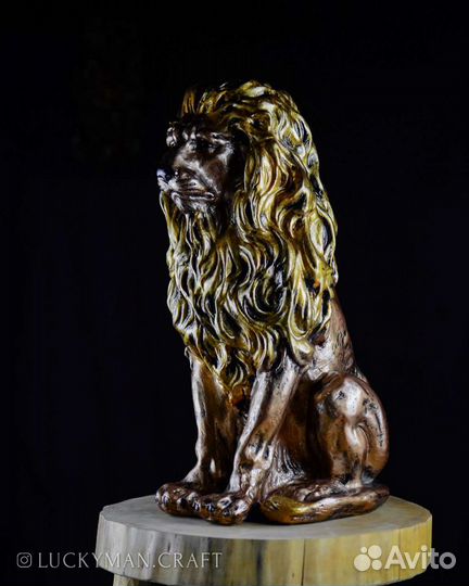 Бронзовый лев