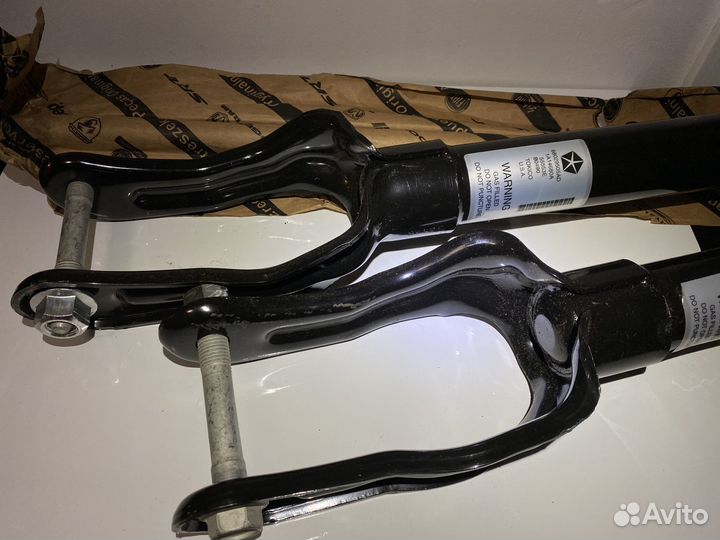 Амортизатор передний Jeep