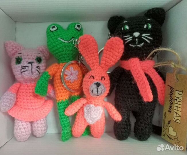 Вязаные игрушки ручной работы,брелки