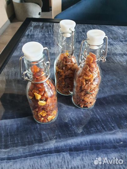 Янтарь,Бутылка стеклянная с янтарем