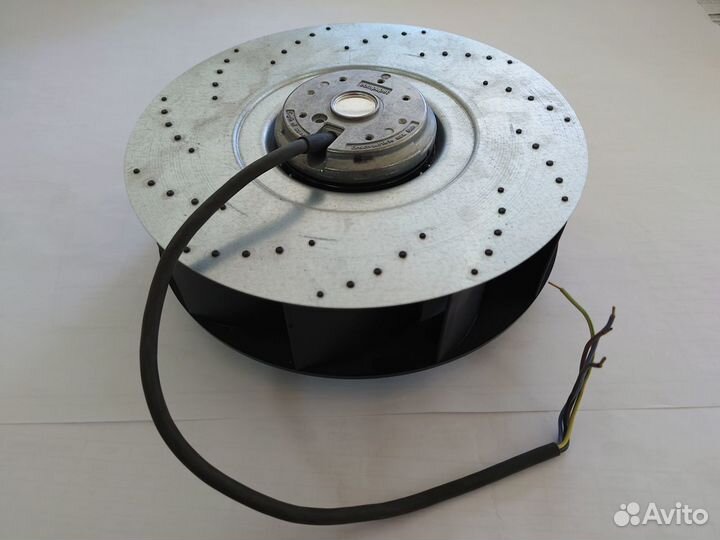 Вентилятор центробежный Ebmpapst R2E250-AS47-26