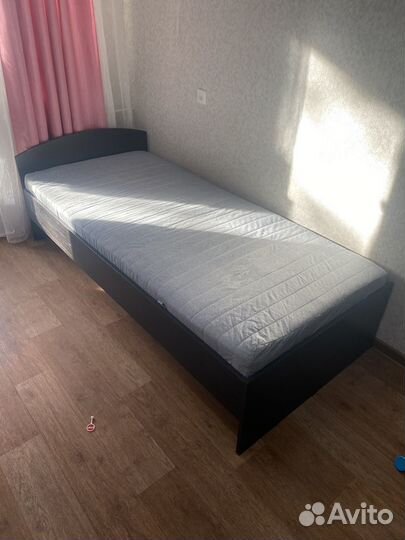Кровать с матрасом