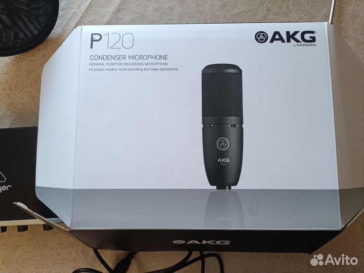 Конденсаторный микрофон akg p120 + U-phoria UMC22