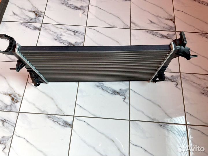 Радиатор охлаждения renault megane 3