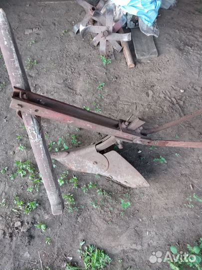 Плуг окучник ручной