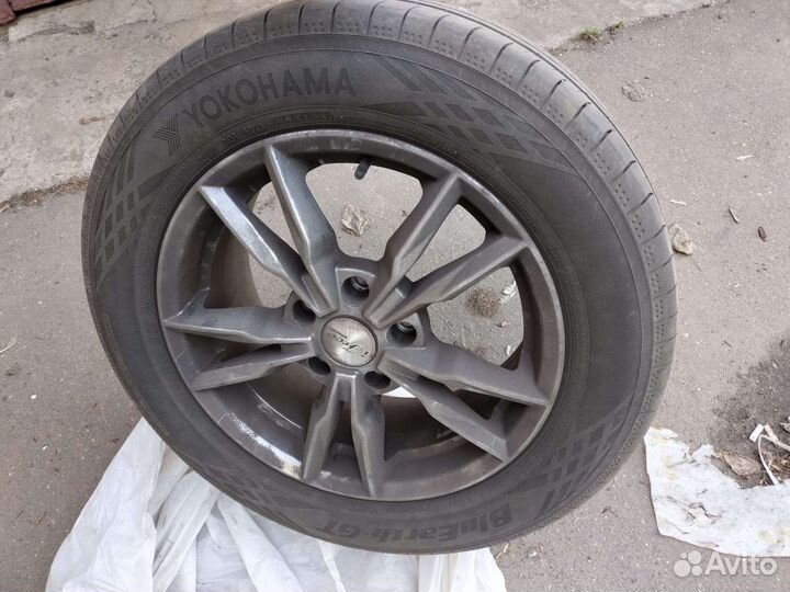 Yokohama BluEarth-GT AE-51 215/60 R16 99V