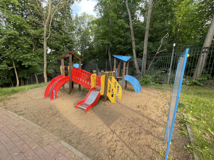 4-к. квартира, 140 м², 1/3 эт.