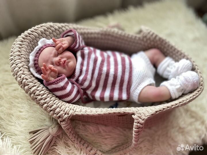 Вязаный комплект для куклы-реборн