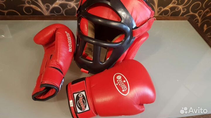 Шлем и перчатки для таэквондо