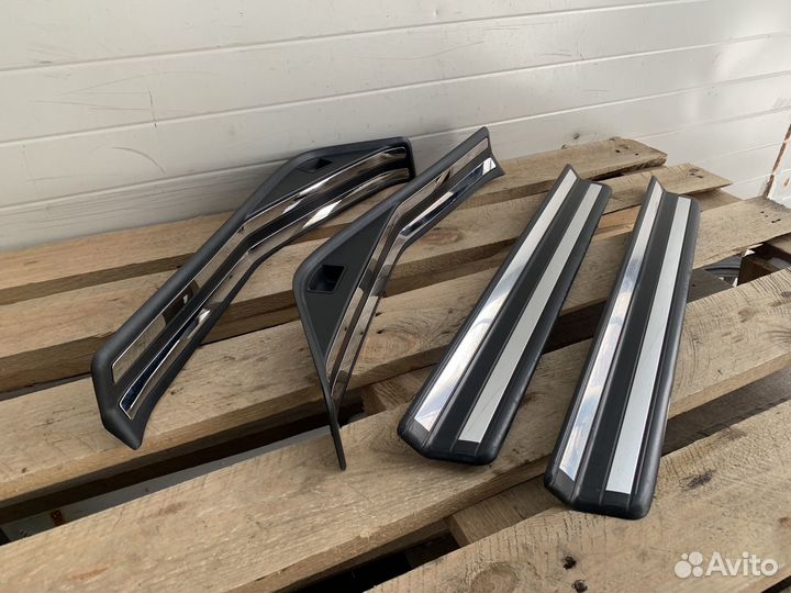 Накладки на пороги в салоне BMW E46 седан