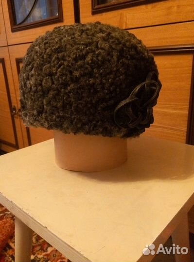 Женские меховые шапки