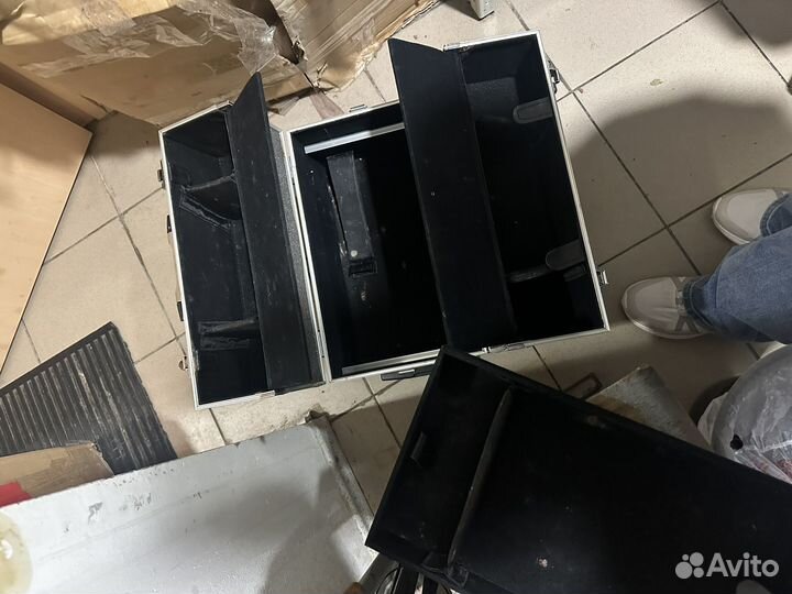 Чемодан для косметики на колесах