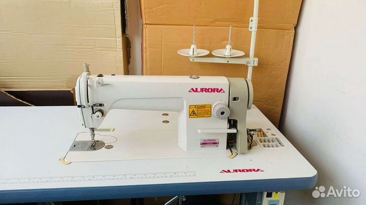 Профессиональная швейная машинка