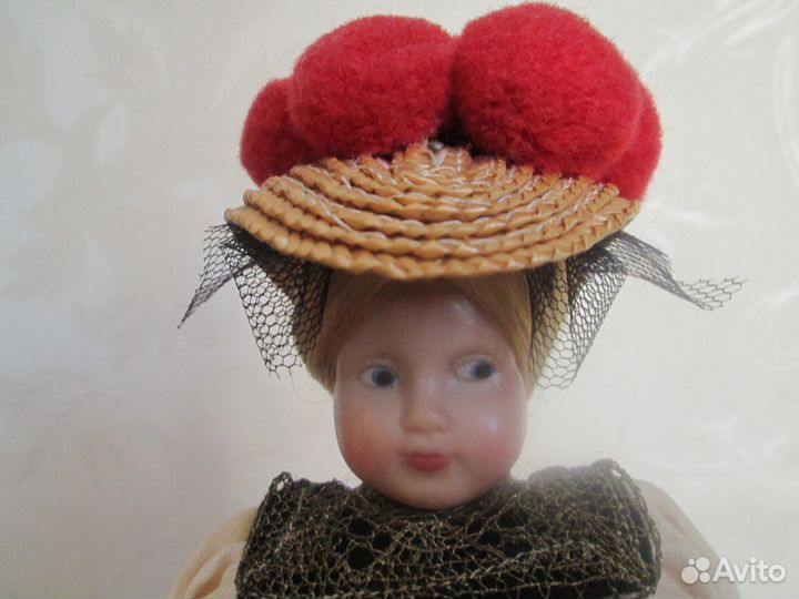 Кукла сувенирная гдр