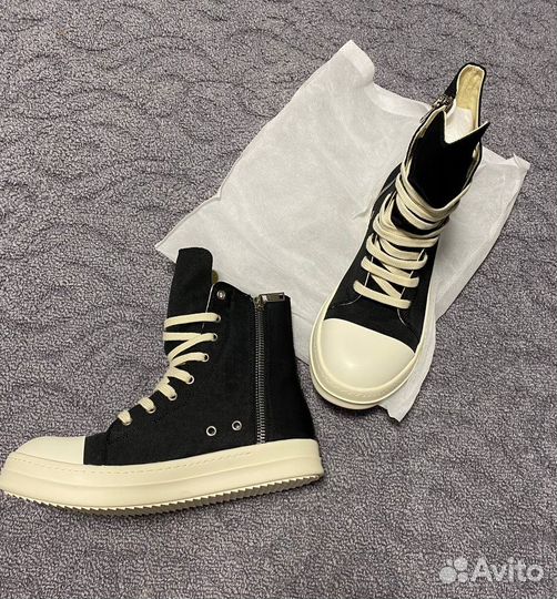 Кеды Rick Owens Ramones на руках