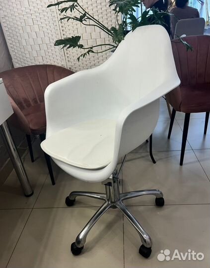 Парикмахерское кресло, кресло для визажиста