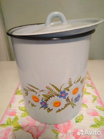 Емкость для хранения сыпучих продуктов