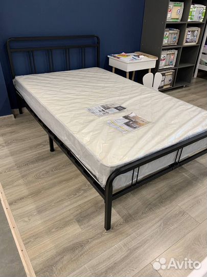 Двуспальная кровать