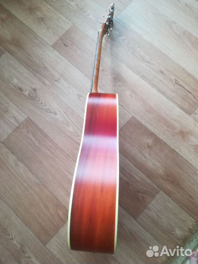 Акустическая гитара