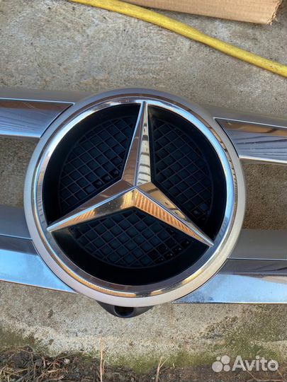Эмблема решетки радиатора Mercedes GL X166