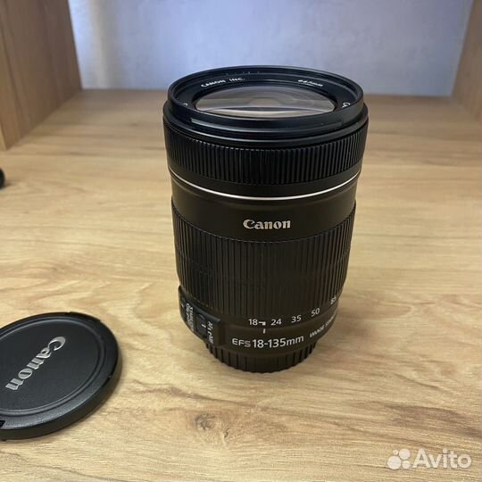 Объектив Canon EF-S 18-135mm 3.5-5.6 IS скол