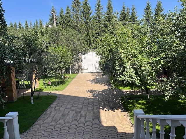 Коттедж 484,9 м² на участке 6,5 сот.