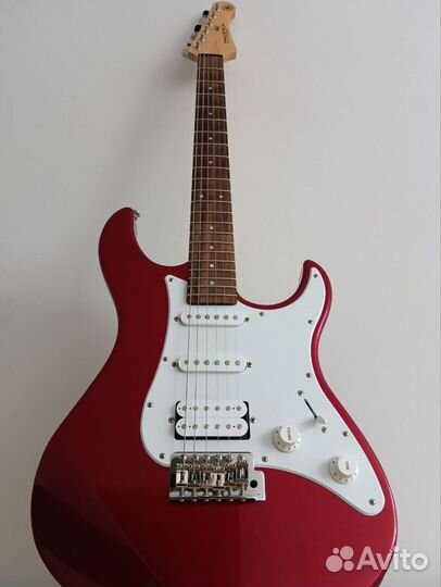 Электро гитара yamaha Pacifica 012 с проводом jack