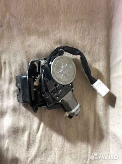 Замок крышки багажника Lexus Ls400