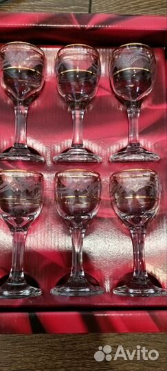 Набор бокалов и рюмок
