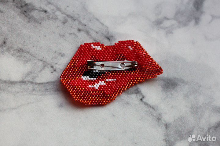 Новая Брошь из японского бисера